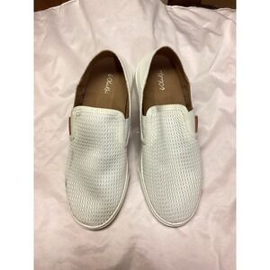 Olukai Pehuea White Slip-On Shoes Women's Size 8 Comfort Business Casual Office